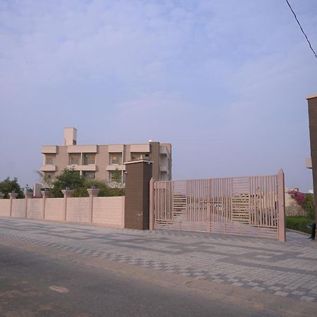 Vrindāvan The Govindam Resort מראה חיצוני תמונה
