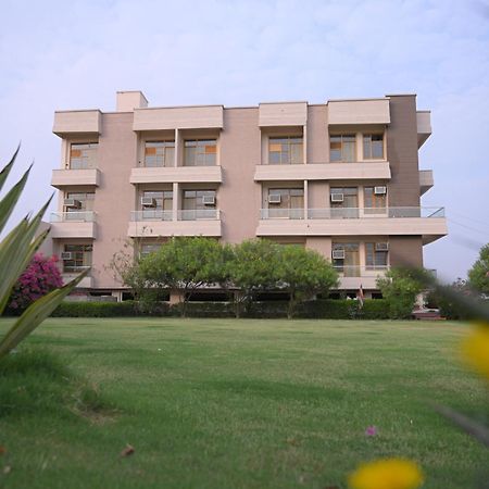 Vrindāvan The Govindam Resort מראה חיצוני תמונה