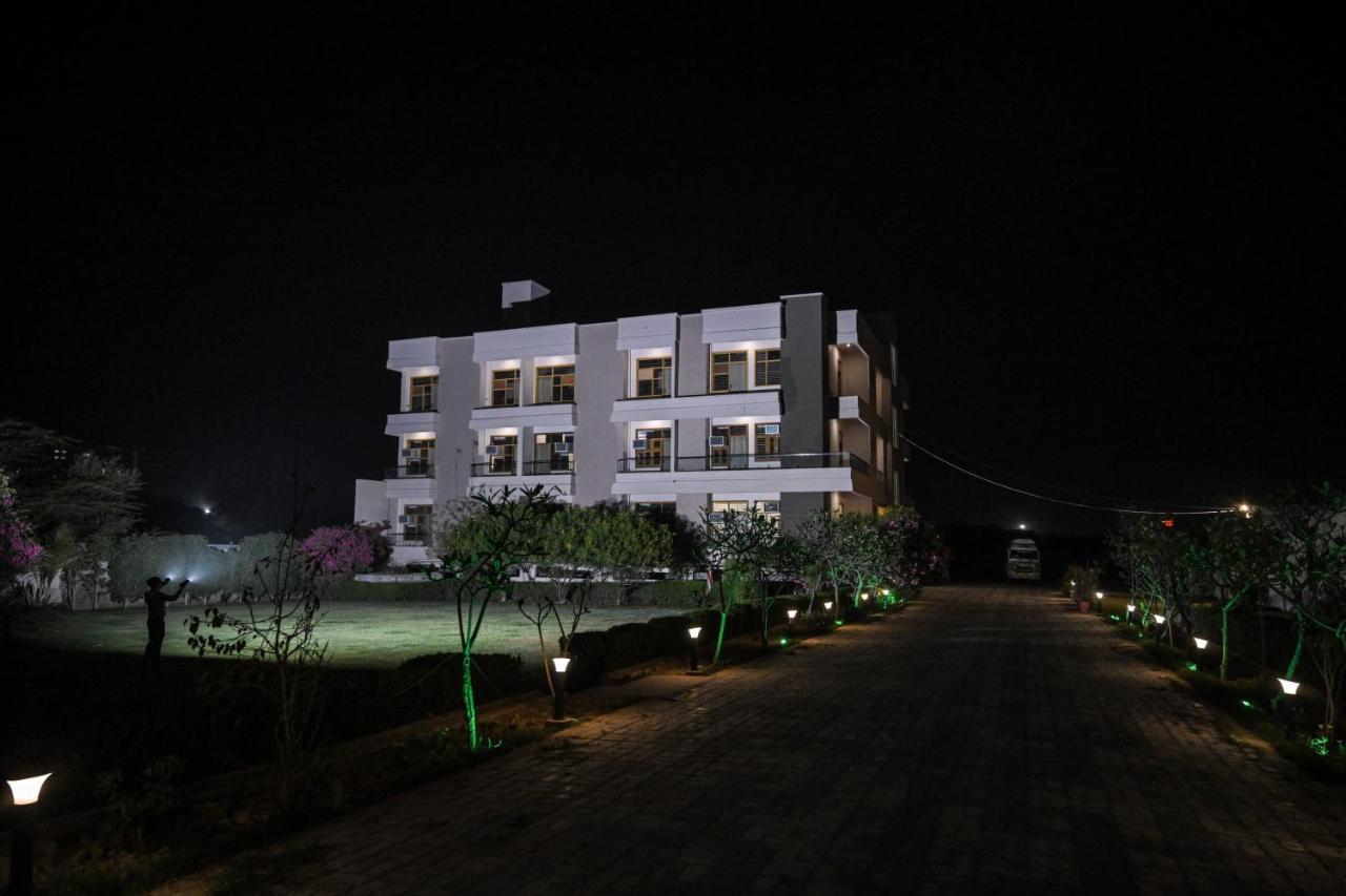Vrindāvan The Govindam Resort מראה חיצוני תמונה